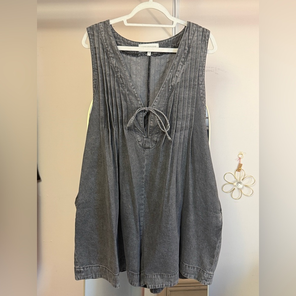 VEVERET pleated v-neck denim romper